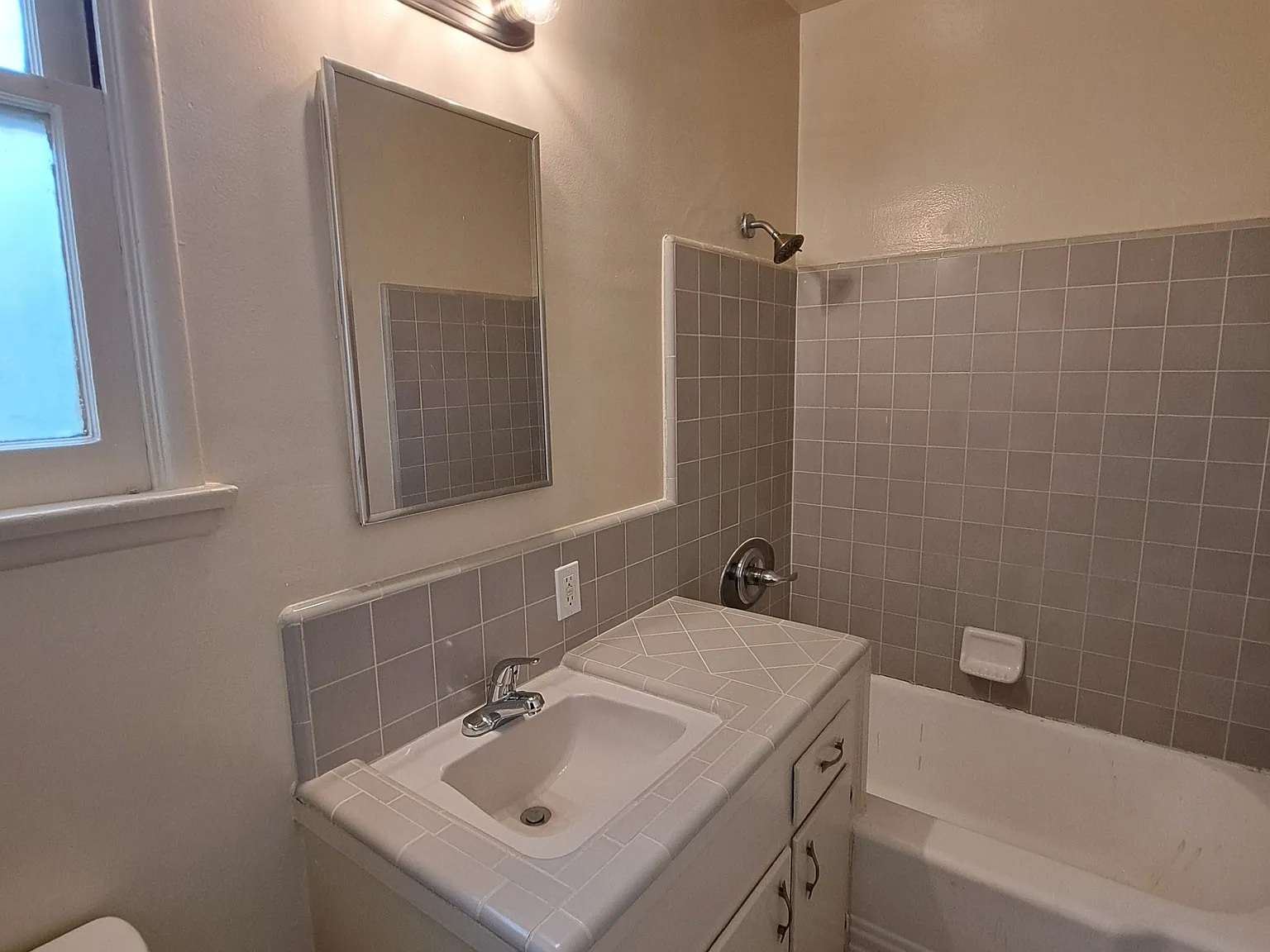Hollywood Way 301 - Q — Photo 3