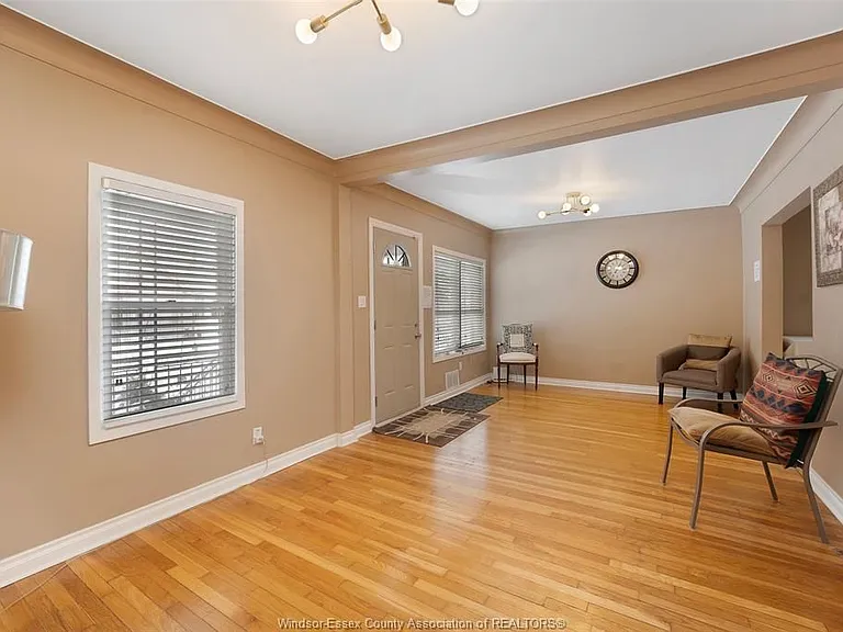 907 Gladstone Ave #MAIN — Photo 4