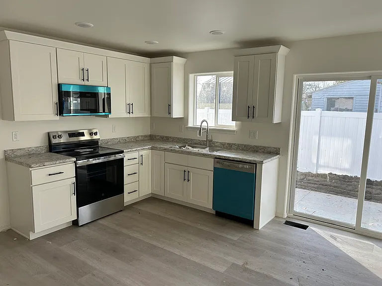 Kitchen/Dining space