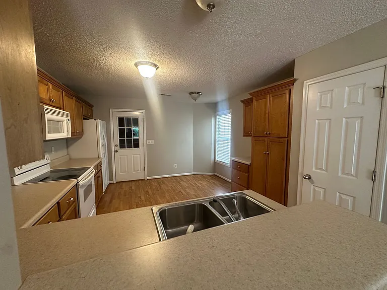 306 Bernard Couch Dr — Photo 5