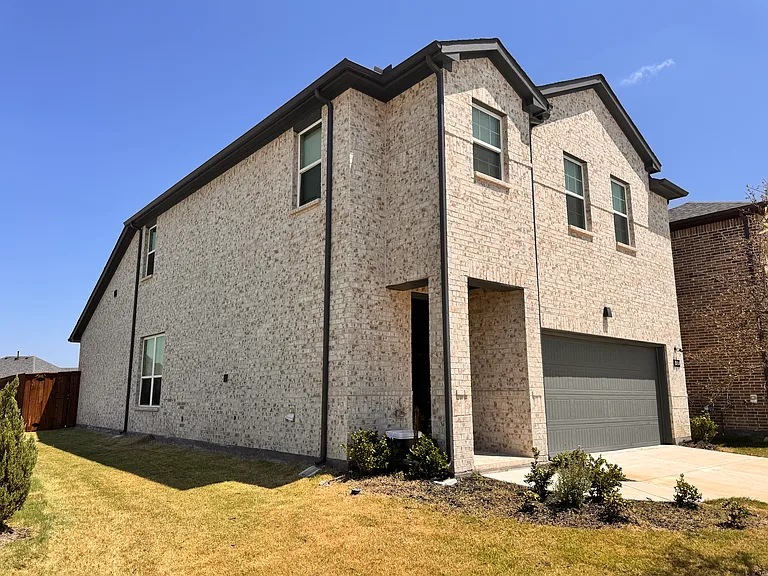 804 Sicily Blvd — Photo 2