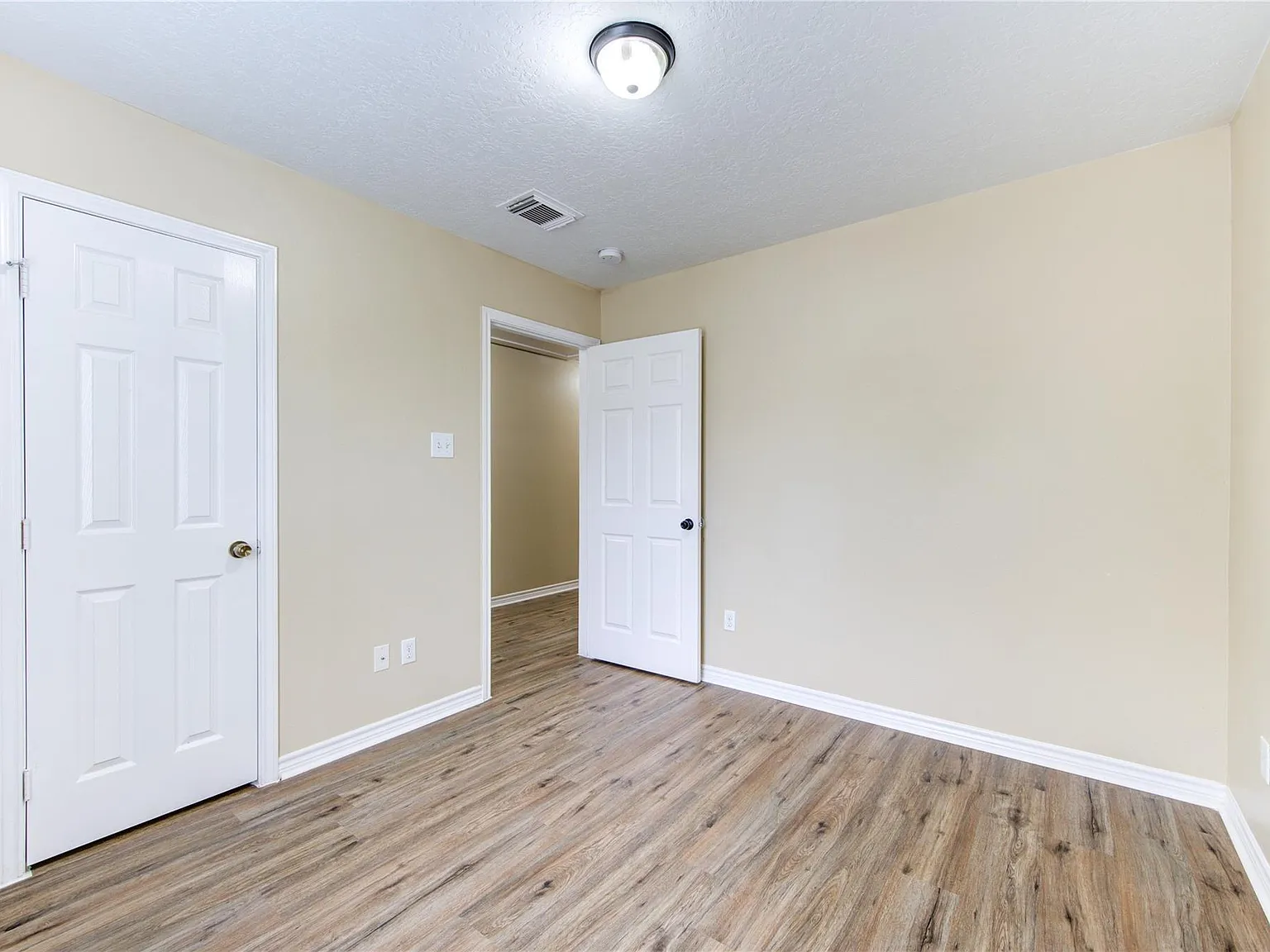 3 bed, 2.5 bath, 1382 sqft, $1,650 — Photo 2