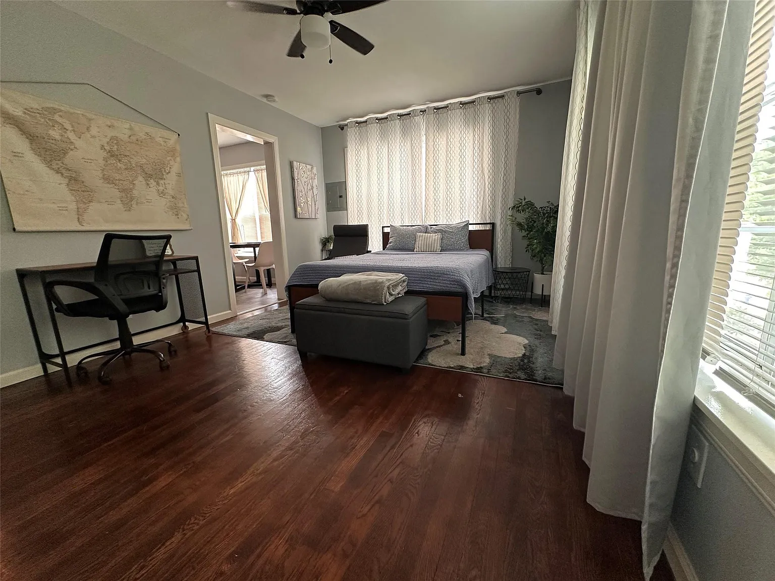 Studio, 1.0 bath, 350 sqft, $900 — Photo 2