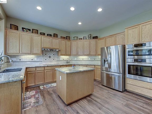2nd image of 2459 Yosemite Way