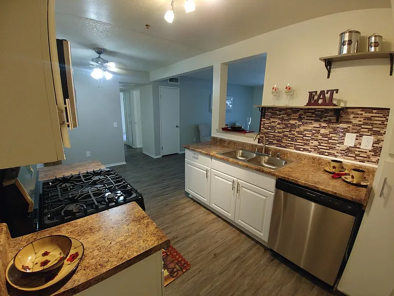 Sunset Ridge — Photo 20