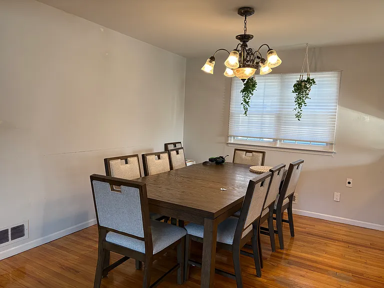 52 Oakwood Ave — Photo 5
