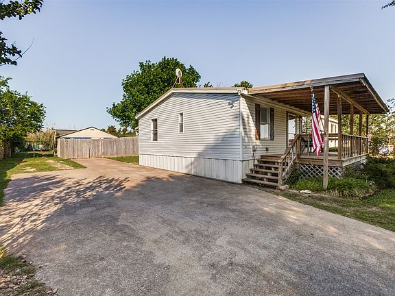 3rd image of 131 Squires Ct