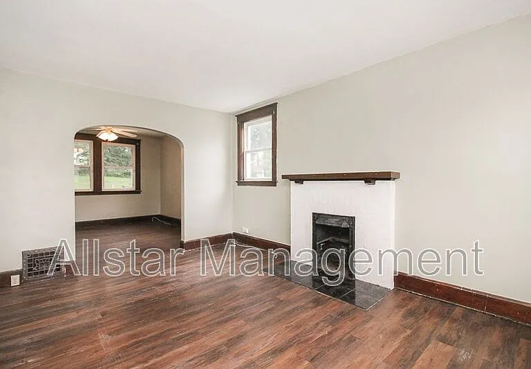 1562 Huguelet St — Photo 5