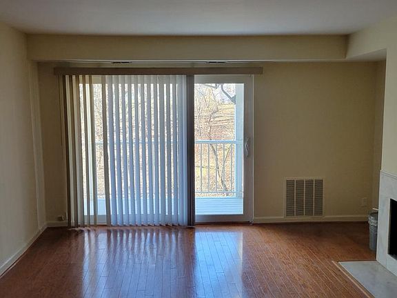 4th image of 1 Pickering Ct APT 102