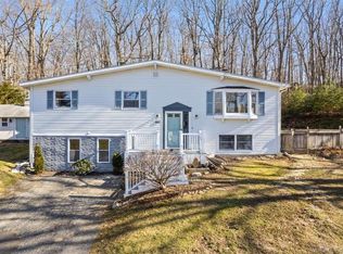 50 Carriage Hill Dr E, Niantic, CT 06357