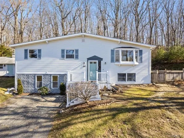 50 Carriage Hill Drive, East Lyme, CT 06357