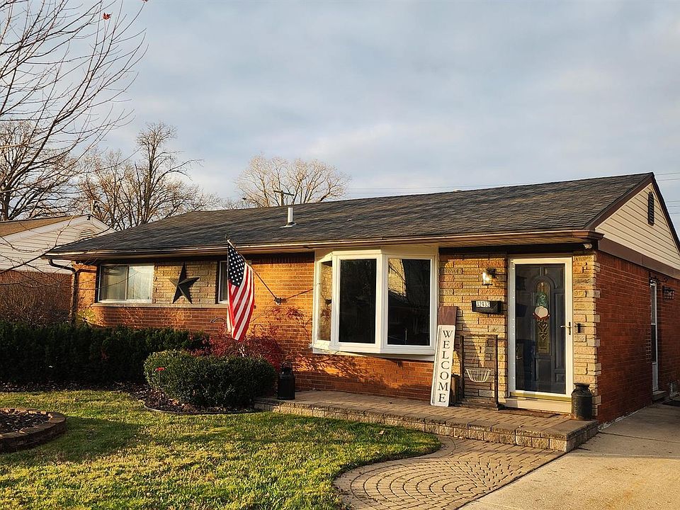 1st image of 32432 Hazelwood St