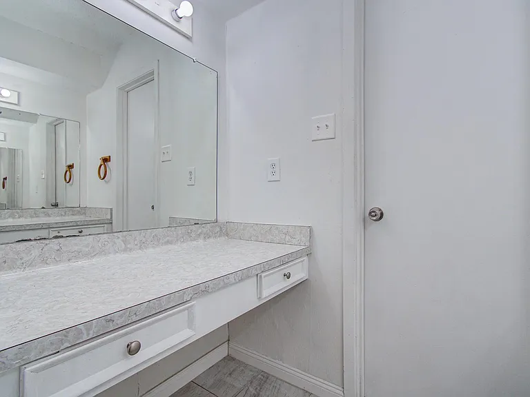 8820 Bissonnet St — Photo 14