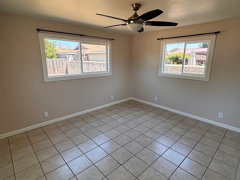 213 Paloma Ave — Photo 4
