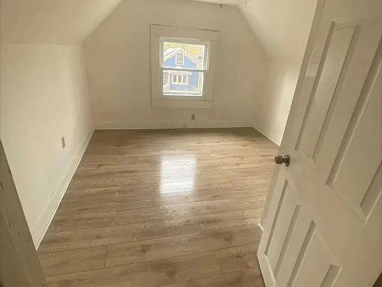 27 Lilac St — Photo 11