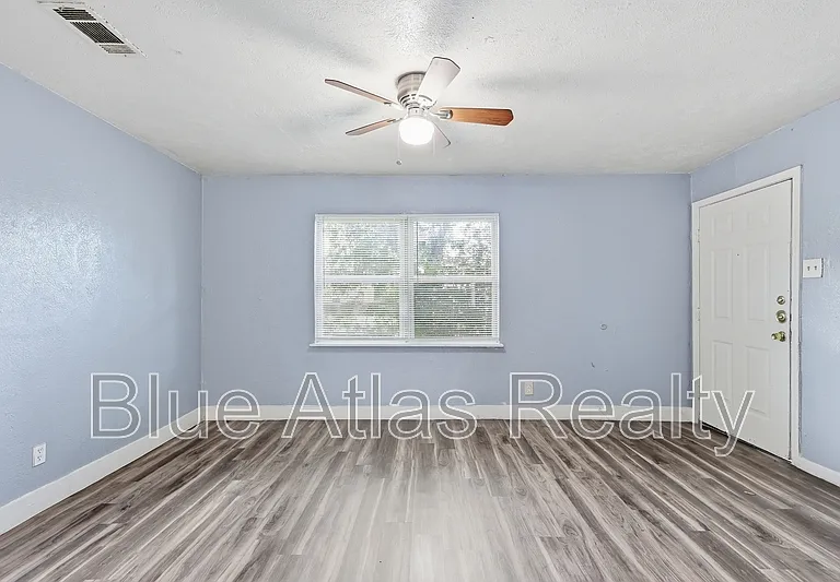2215 Riverview Dr #B — Photo 9