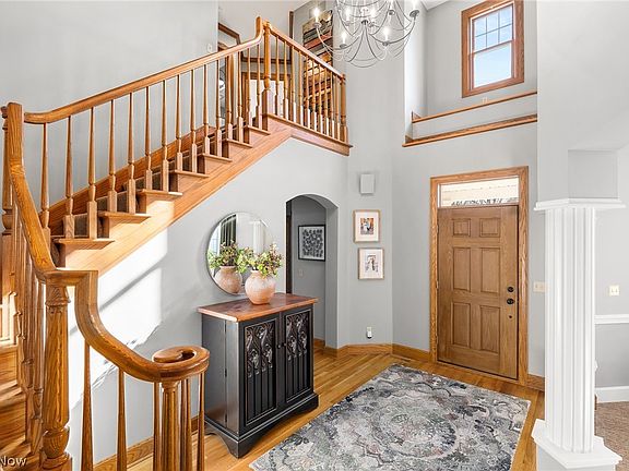 2nd image of 1114 Surrey Cir