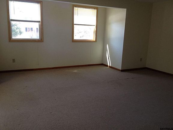 5th image of 47 Baker Dr