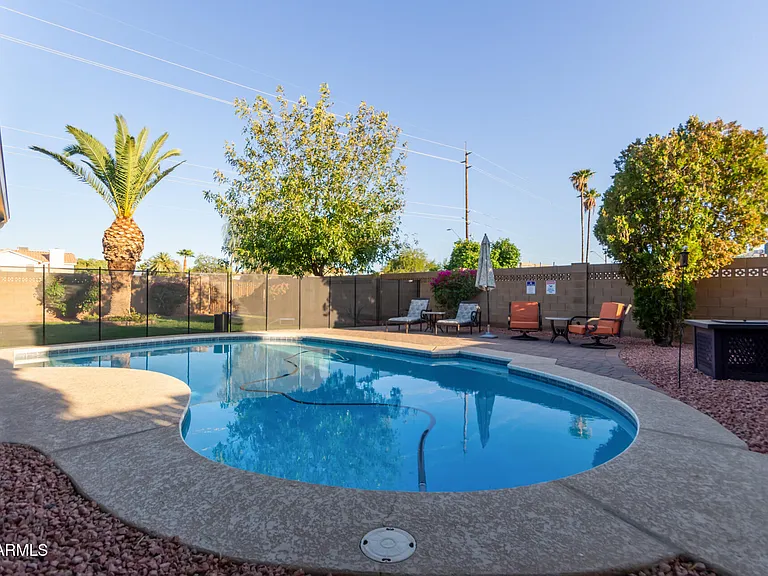 3141 E Sierra St — Photo 36