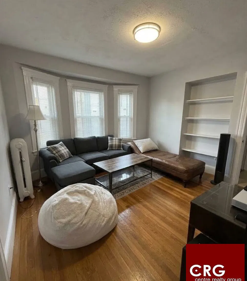 4 bed, 1.5 bath, $5,400 — Photo 1