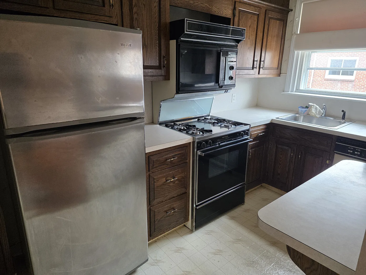 3 bed, 992 sqft, $1,600 — Photo 4
