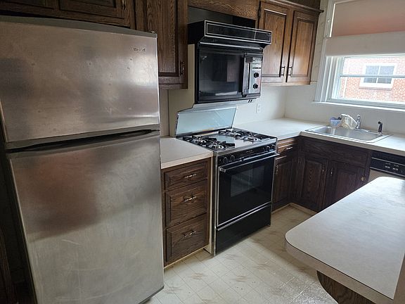 4th image of 2816 Lardner St