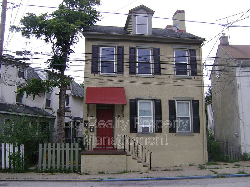 1st image of 375 Church St #3