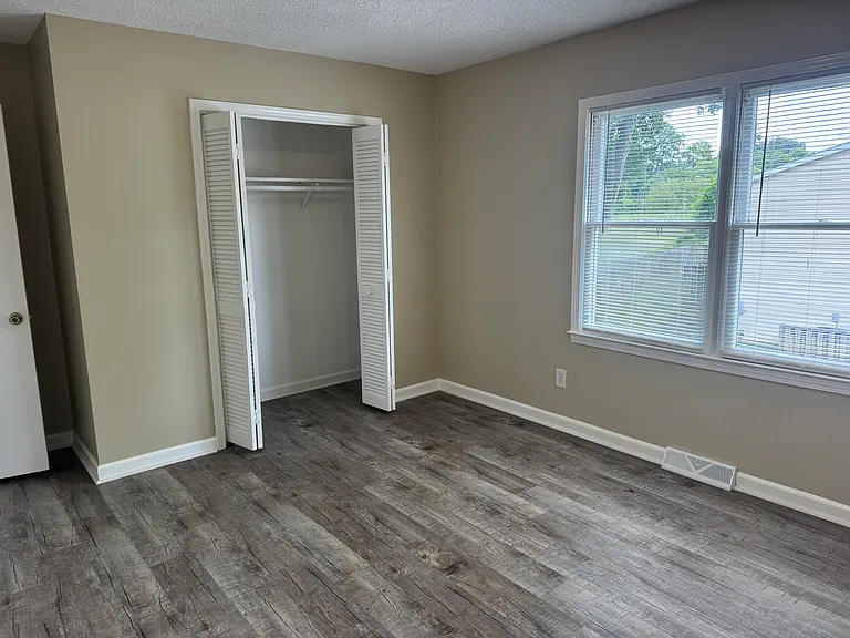 1103 Avenue A NE — Photo 15