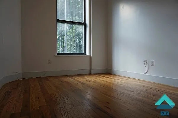 Rented by EXR | media 10