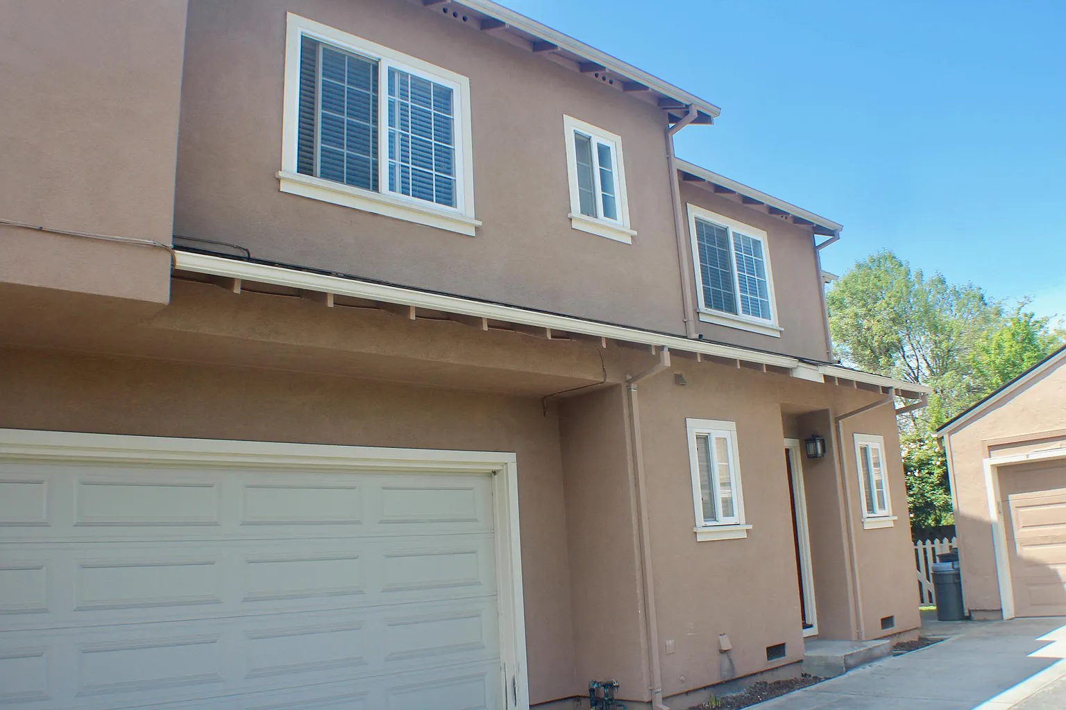 927 E Julian St photo 1