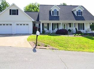 102 Chelsey Dr, Scott City, MO 63780