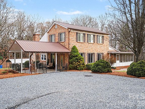 4th image of 211 Drive Inn Rd