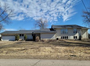7041 Halstead Dr, Mound, MN 55364