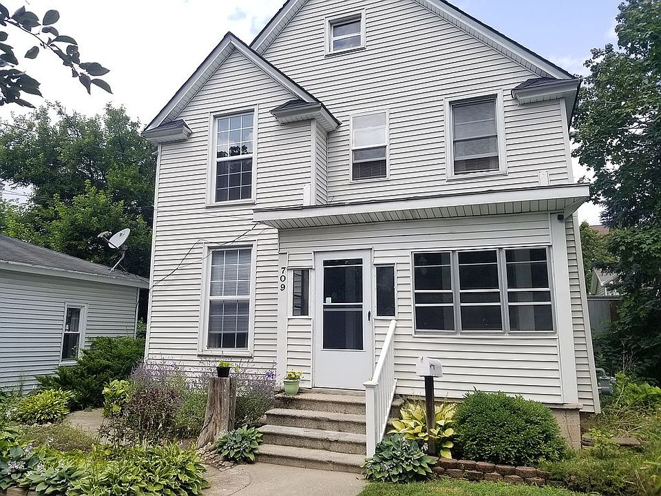 1st image of 709 Veto St NW