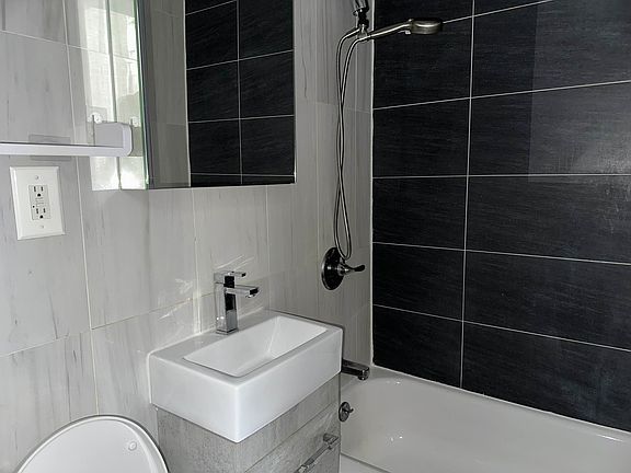 4th image of 1571 Lexington Ave APT 5
