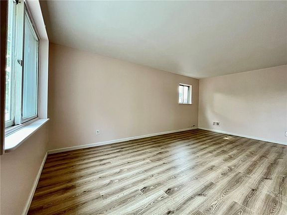 3rd image of 112 Jules Dr
