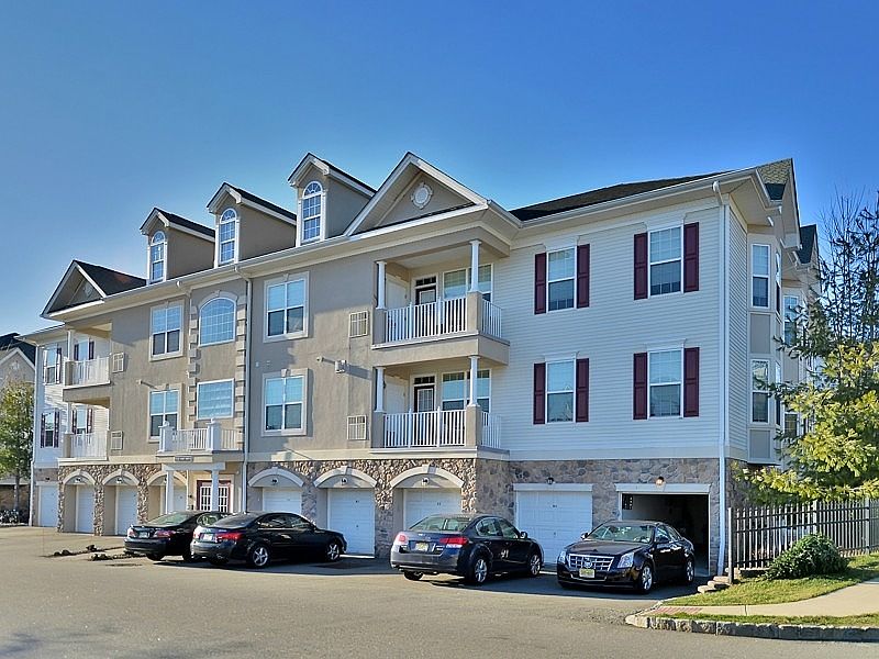 1st image of 10 Quarry Dr, C3 #C3