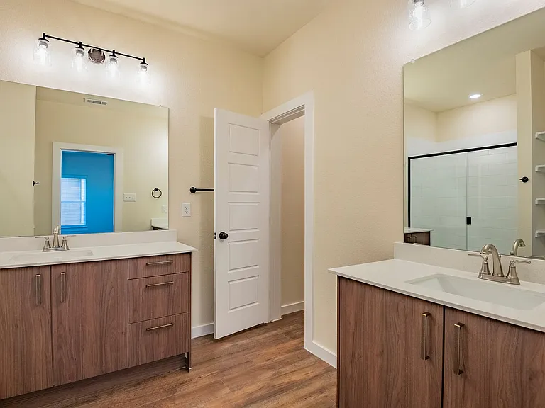 720 Blackland Dr — Photo 12