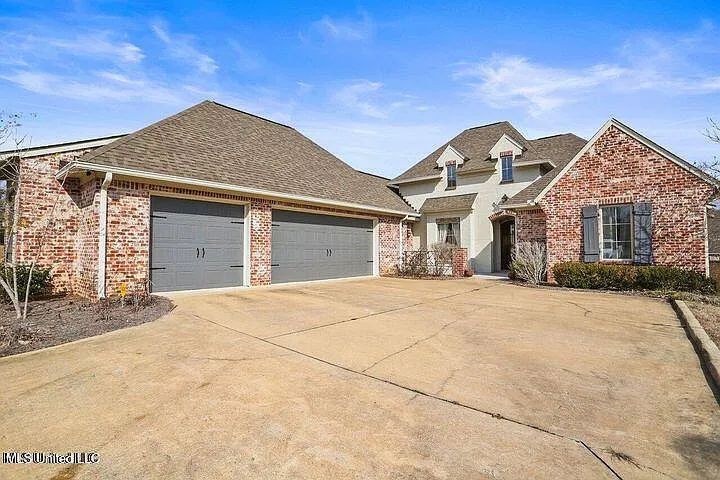 102 Cypress Lake Blvd S — Photo 1