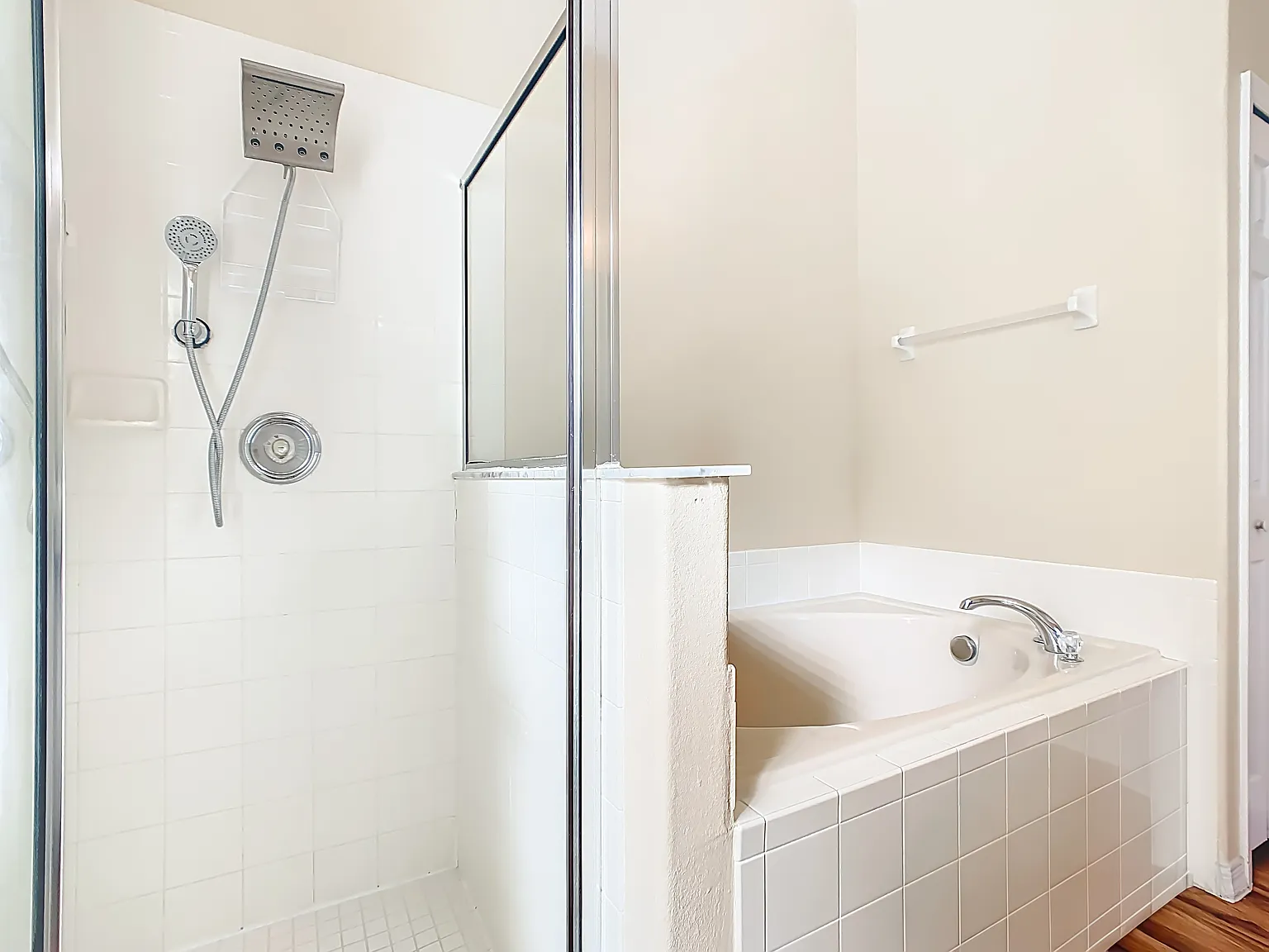 1 bed, 2200 sqft, $1,100 — Photo 2