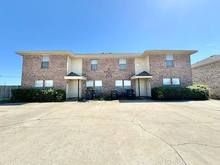 5910 Greengate — Photo 2