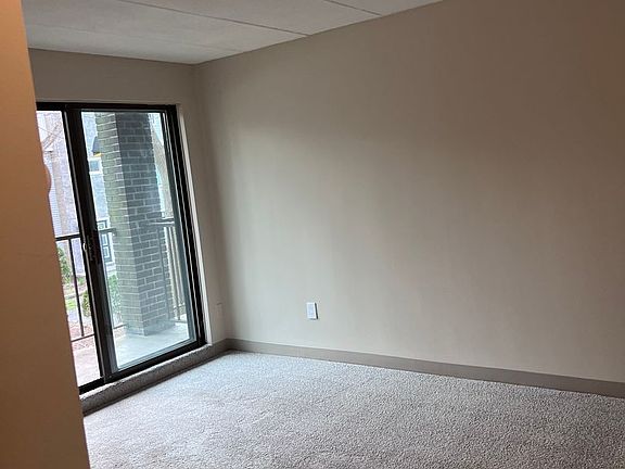 5th image of 11 Bartley St APT C206