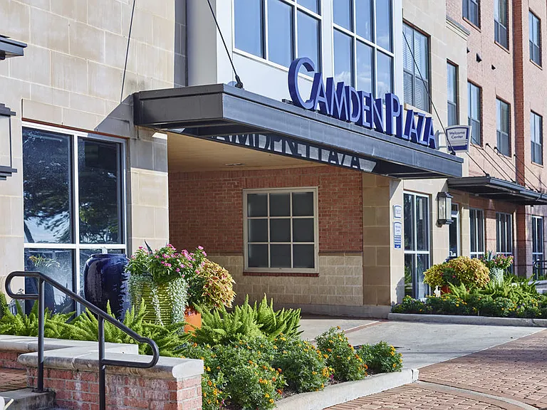 Camden Plaza — Photo 13