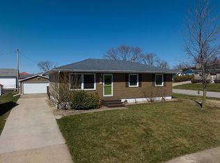 2010 26th St SW, Cedar Rapids, IA 52404