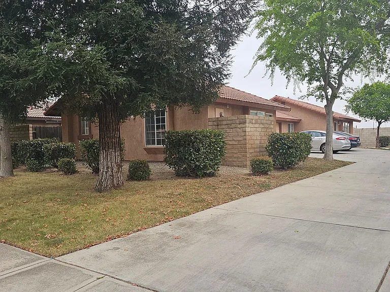 723 Spring Meadow Ct — Photo 1