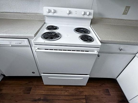 4th image of 400 Banyon Tree Cir APT 102
