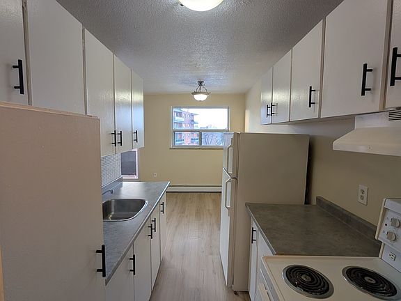 2nd image of 2685 King St E #1477187