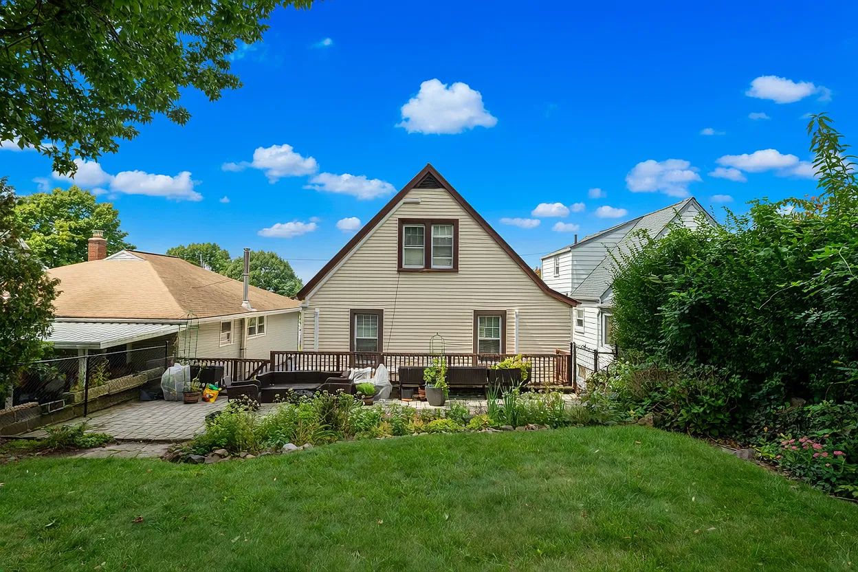 3 bed, $3,975 — Photo 3