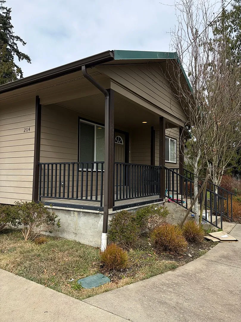 Building Photo - 2114 S Fruitland