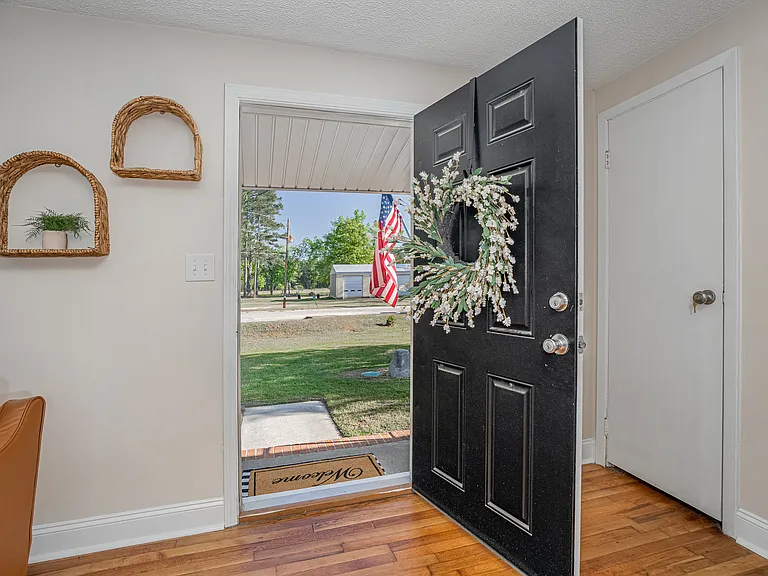 210 Adkins Cir — Photo 10